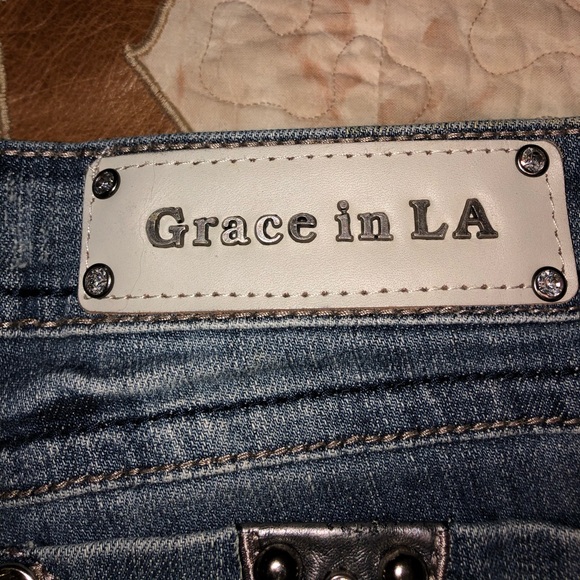Grace in LA Jeans - Picture 2 of 7